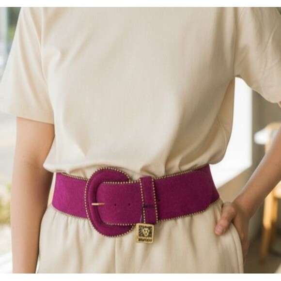 DESIGNER ANNE KLEIN PURPLE SUEDED GOLD TRIM LARGE BUCKLE 2 1/2\